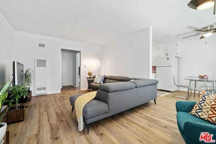 Condo For Sale in 819, East 4th Street, Long Beach, California