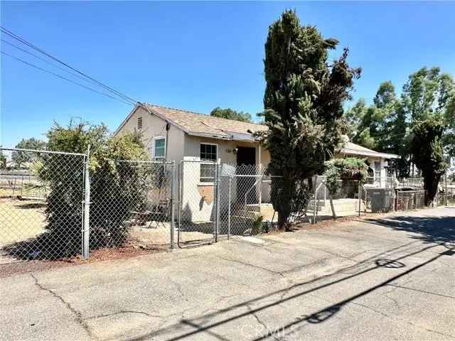 Single-family house For Sale in 182, State Street, Perris, California