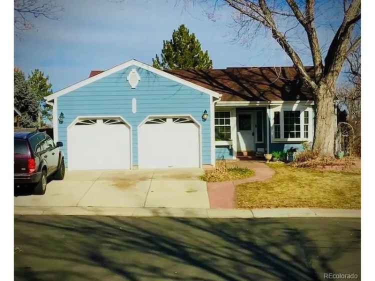 Single-family house For Sale in Arvada, Colorado