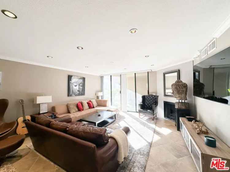 Condo For Sale in 7320, Hawthorn Avenue, Los Angeles, California