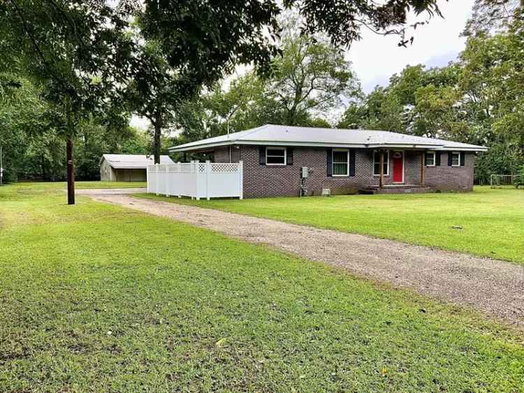 Single-family house For Sale in Newville, Alabama