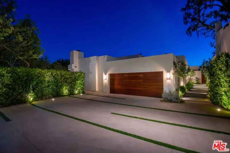 Single-family house For Sale in 1541, Summitridge Drive, Beverly Hills, California