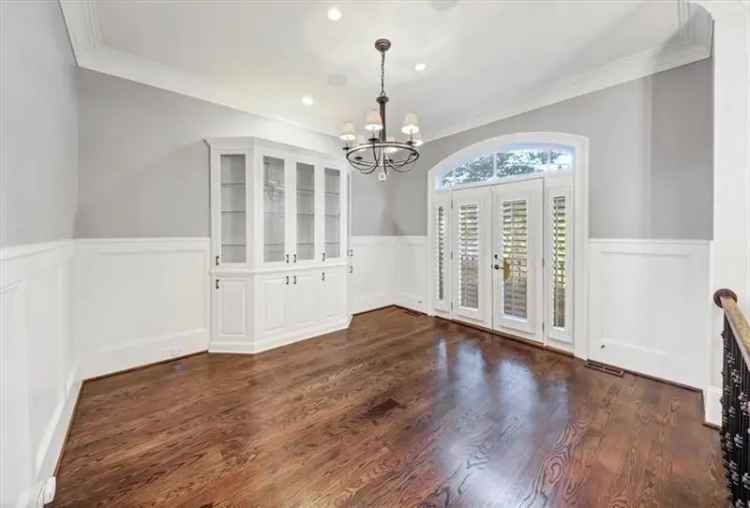 House For Sale in 3633, Habersham Road Northwest, Atlanta, Georgia