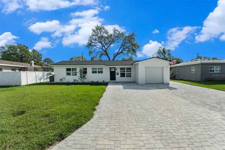 Single-family house For Sale in 6682, 32nd Avenue North, Saint Petersburg, Florida