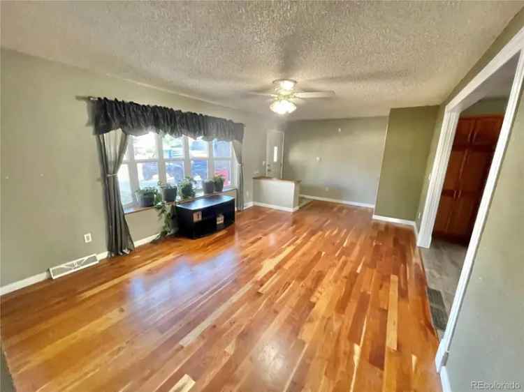 Single-family house For Sale in Westminster, Colorado