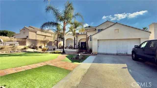 Single-family house For Sale in 13766, Oro Grande Street, Los Angeles, California