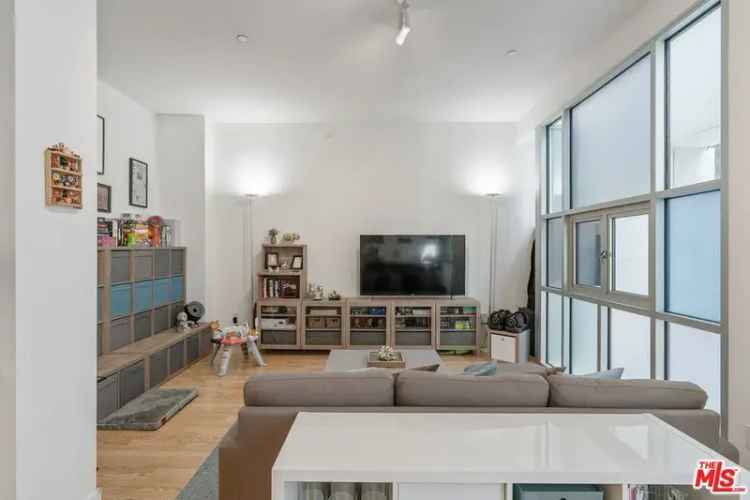 Condo For Sale in 630, West 6th Street, Los Angeles, California