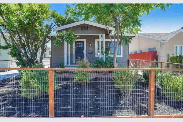 Single-family house For Sale in 2746, Parker Avenue, Oakland, California