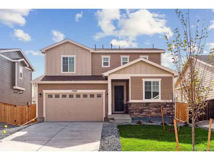 Single-family house For Sale in Commerce City, Colorado