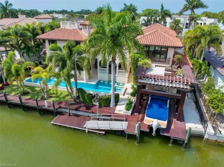 Single-family house For Sale in Naples, Florida