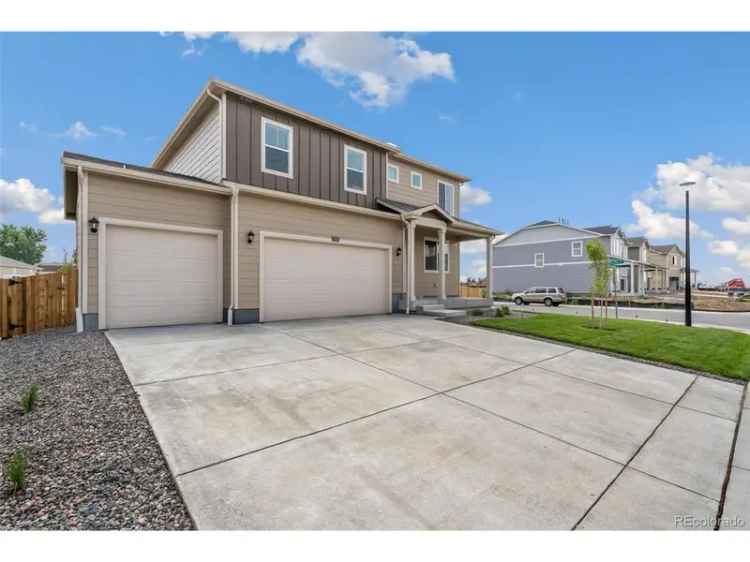 Single-family house For Sale in Thornton, Colorado