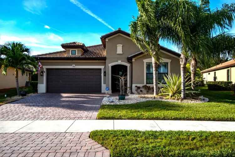 Single-family house For Sale in 453, Southeast Bancroft Court, Port Saint Lucie, Florida