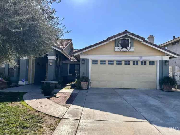 Single-family house For Sale in 707, Fairview Road, Bakersfield, California