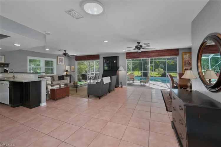 Single-family house For Sale in 4589, Lakewood Boulevard, East Naples, Florida