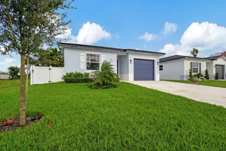 Single-family house For Sale in 166, Neva Drive, Florida