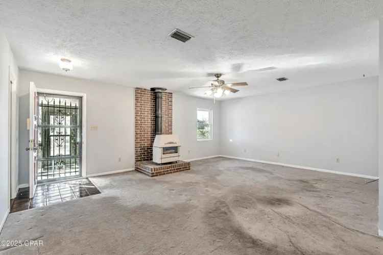 Single-family house For Sale in 124, Downing Street, Panama City Beach, Florida