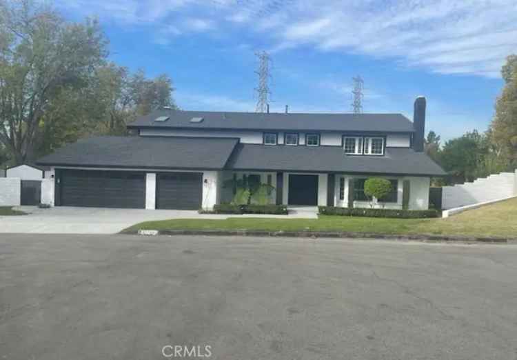 Single-family house For Sale in Villa Park, California