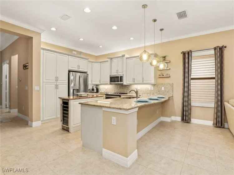 Single-family house For Sale in 11552, Riverstone Lane, Fort Myers, Florida