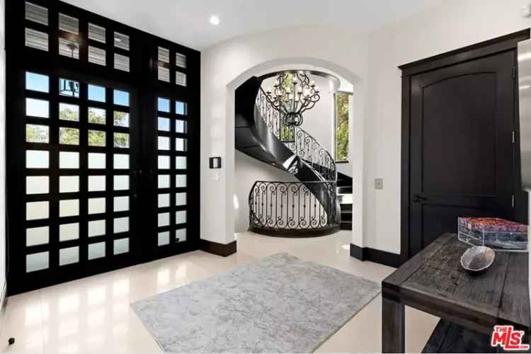 Single-family house For Sale in 2175, Summitridge Drive, Beverly Hills, California