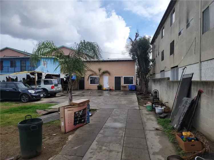 Single-family house For Sale in 1056, Hoffman Avenue, Long Beach, California