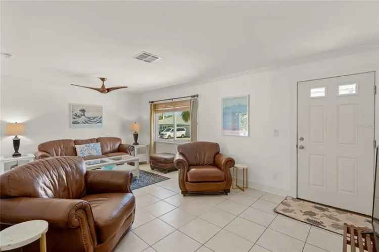 Single-family house For Sale in 605, Jungle Queen Way, Longboat Key, Florida