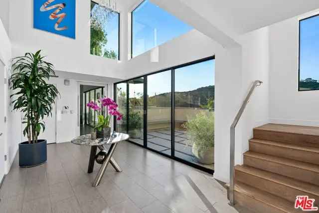 Single-family house For Sale in 2251, Maravilla Drive, Los Angeles, California