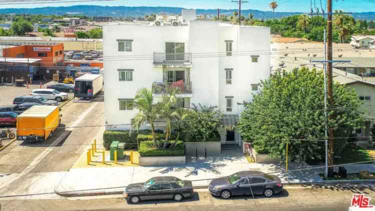 Multi-family house For Sale in 18528, Chase Street, Los Angeles, California