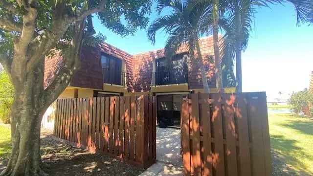 House For Sale in Palm Springs, Florida