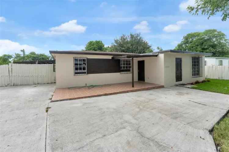 Single-family house For Sale in 12600, Northwest 17th Avenue, North Miami, Florida