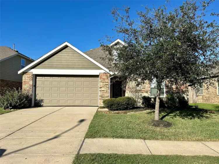 Single-family house For Sale in 6615, Hunters Trace Lane, Baytown, Texas