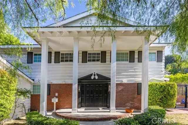 Single-family house For Sale in 3136, Dona Sofia Drive, Los Angeles, California