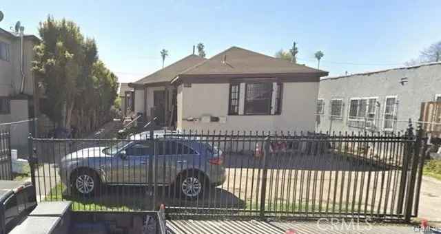 Multi-family house For Sale in 902, West 84th Street, Los Angeles, California