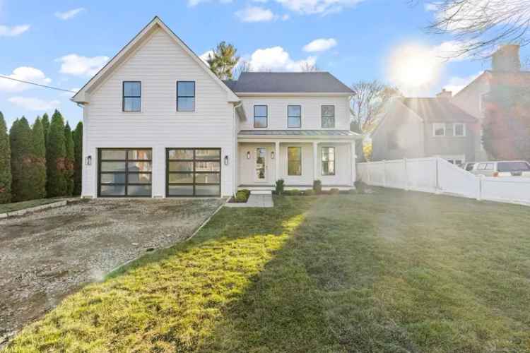 Single-family house For Sale in Westport, Connecticut