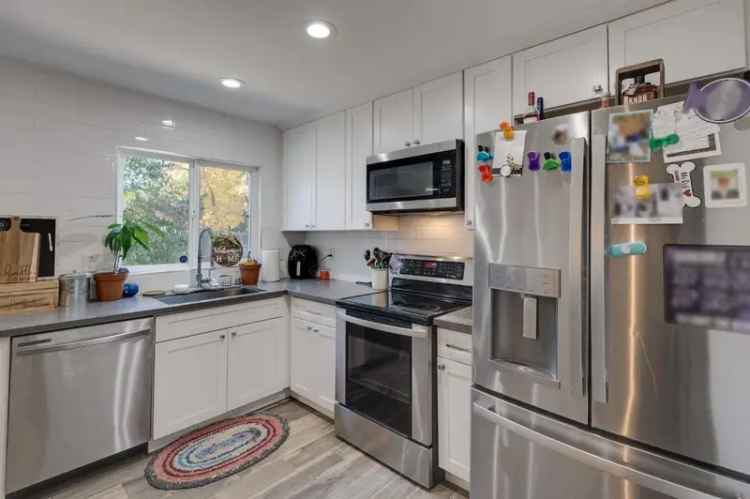 Single-family house For Sale in 173, Bell Avenue, Sacramento, California