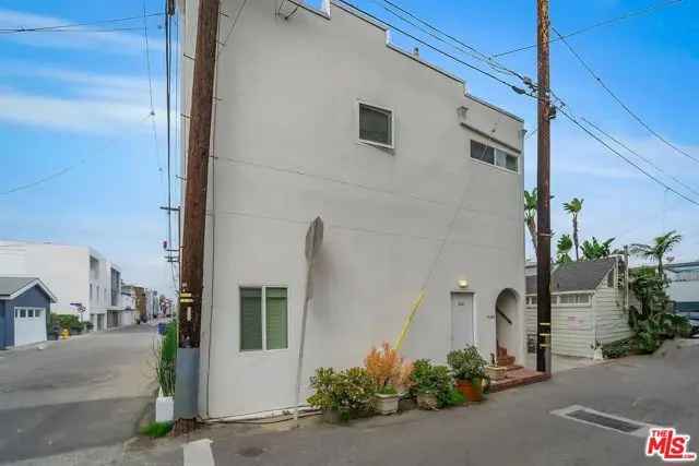 Single-family house For Sale in Los Angeles, California