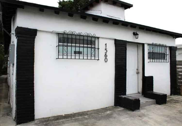 Single-family house For Sale in 1560, Northwest 71st Street, Hialeah, Florida