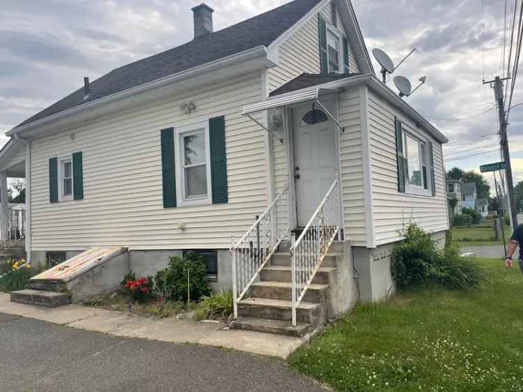 Single-family house For Sale in 197, East Barber Street, Windsor, Connecticut