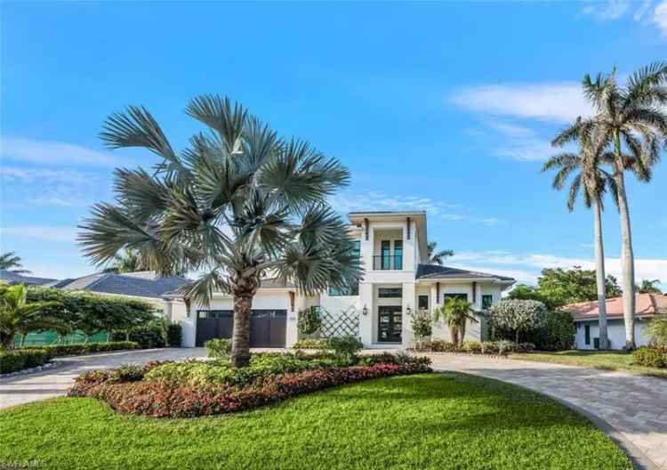 Single-family house For Sale in 725, Parkview Lane, Naples, Florida