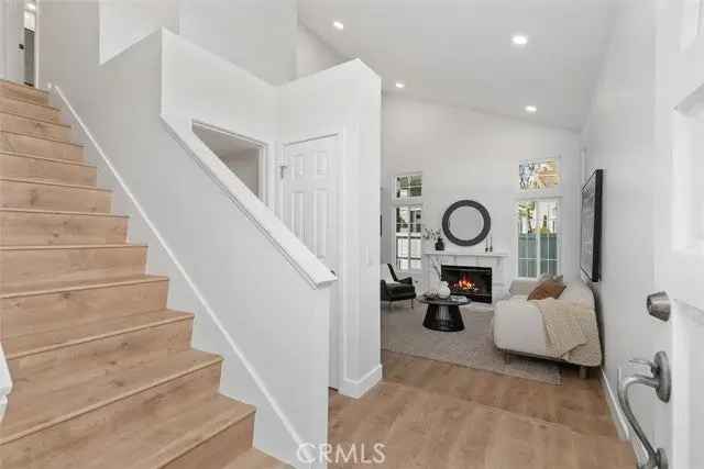 Single-family house For Sale in 13561, Eucalyptus Street, Tustin, California