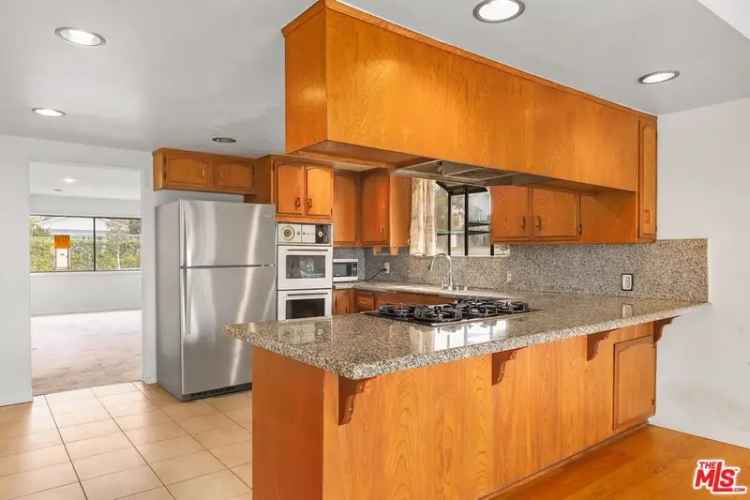 Single-family house For Sale in 2831, Overland Avenue, Los Angeles, California