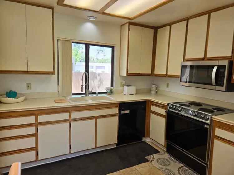 Condo For Sale in Cathedral City, California