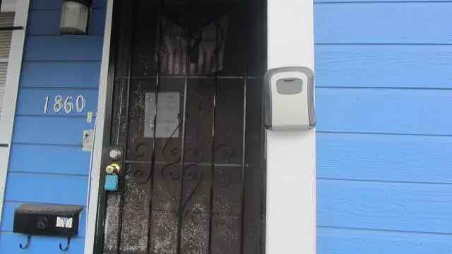 Single-family house For Sale in Oakland, California