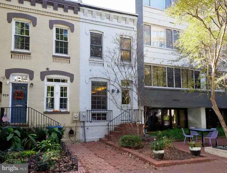 House For Sale in 922, 25th Street Northwest, Washington, District of Columbia