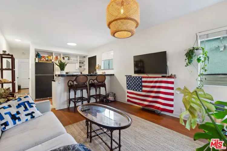 Condo For Sale in Los Angeles, California