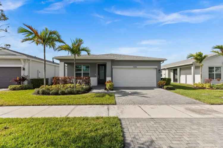 Single-family house For Sale in Port Saint Lucie, Florida