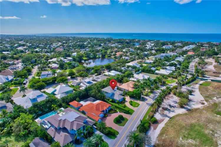 Single-family house For Sale in Naples, Florida