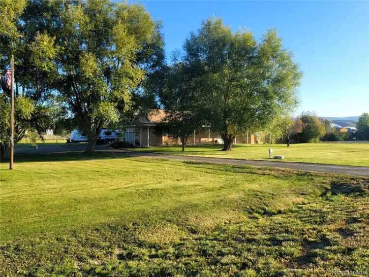 House For Sale in Montrose, Colorado