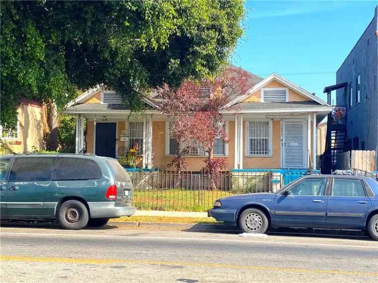 Single-family house For Sale in 1241, East Adams Boulevard, Los Angeles, California