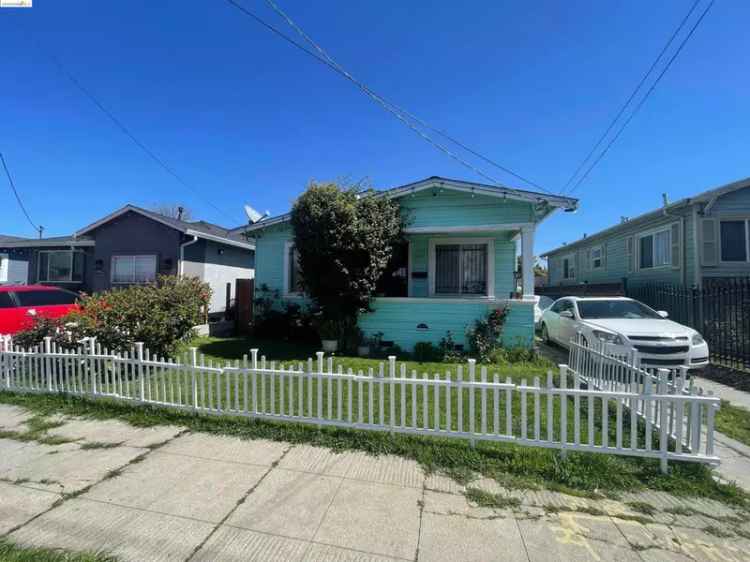 Single-family house For Sale in 9430, C Street, Oakland, California