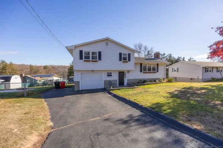 Single-family house For Sale in 83, Farm Hill Road, Meriden, Connecticut